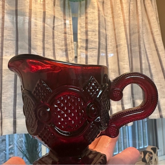 Vintage Avon Red Glass Cape Cod 80s Series Creamer / Syrup Holder 4 oz like new - Picture 10 of 10